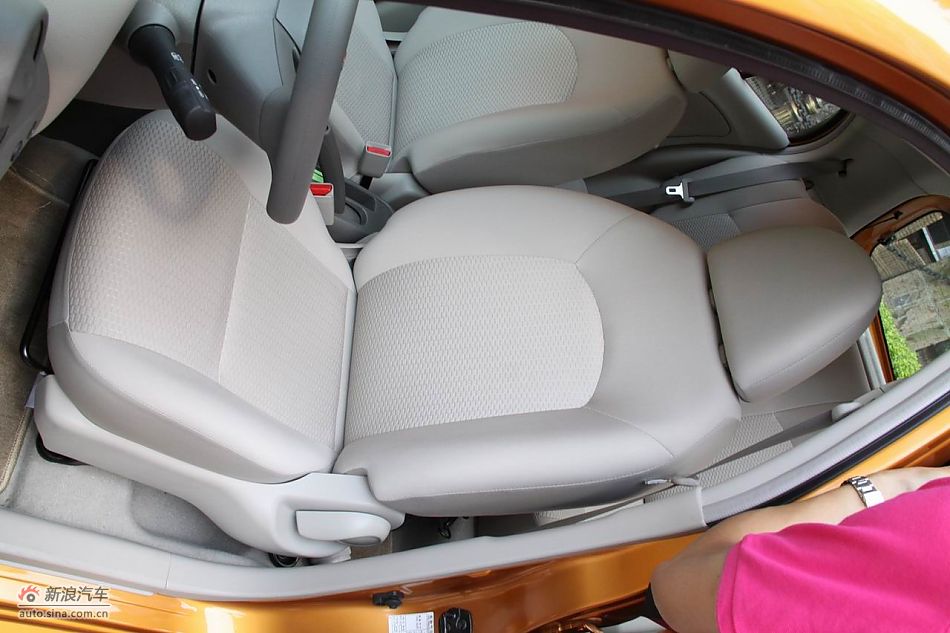 东风日产玛驰内饰