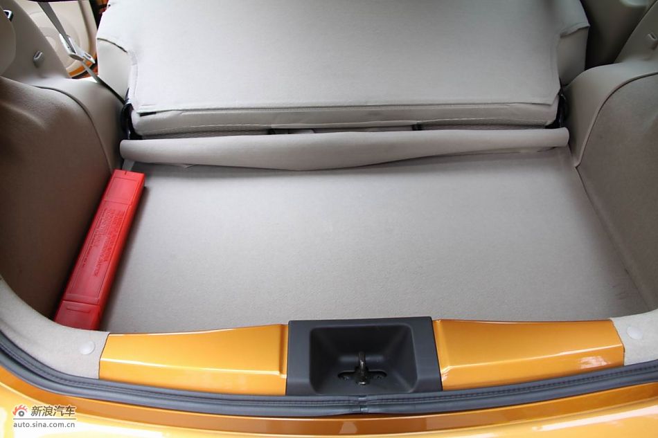 东风日产玛驰内饰