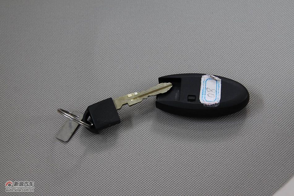 东风日产玛驰内饰