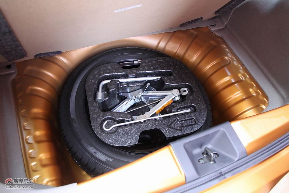 东风日产玛驰内饰