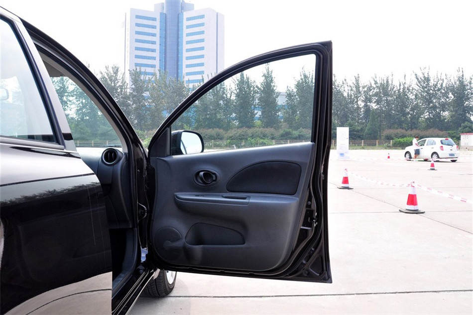 2011款 1.5XV AT易智版 座椅空间