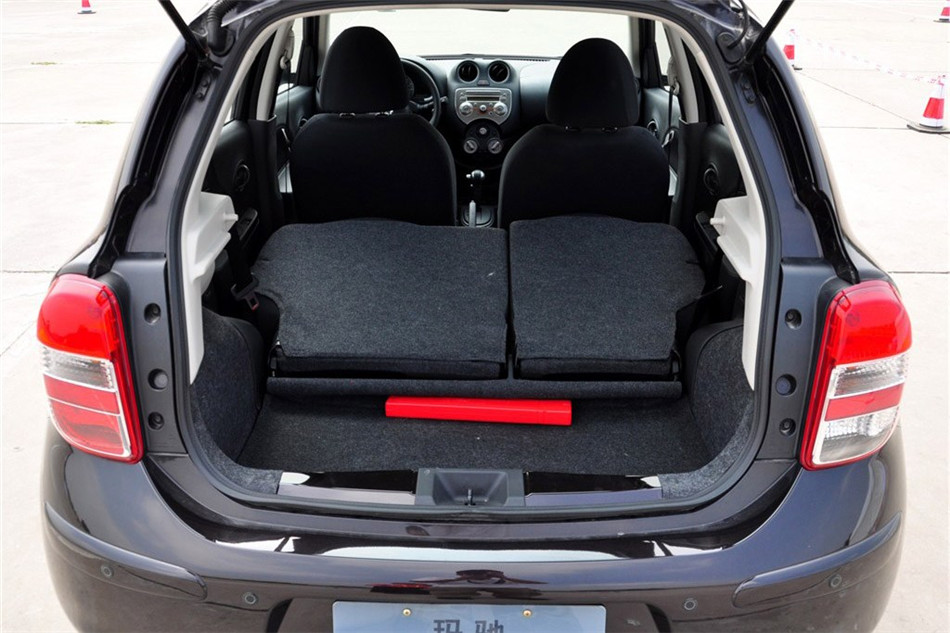2011款 1.5XV AT易智版 座椅空间