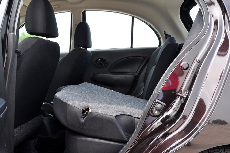 2011款 1.5XV AT易智版 座椅空间