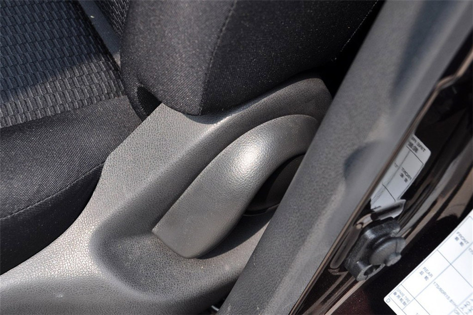 2011款 1.5XV AT易智版 座椅空间
