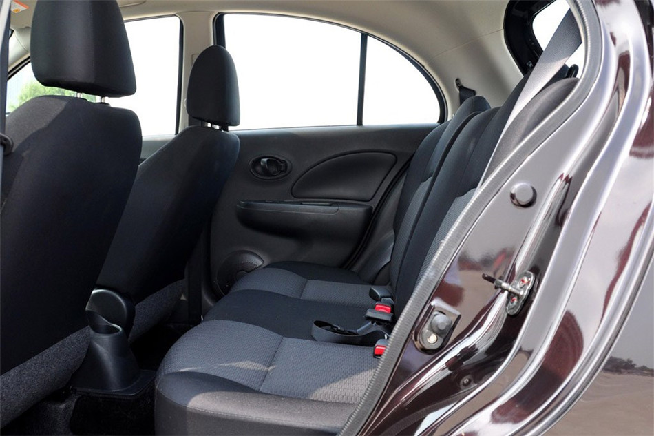 2011款 1.5XV AT易智版 座椅空间