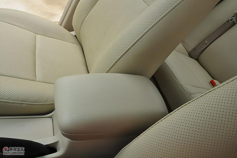 比亚迪F3DM低碳版内饰实拍图