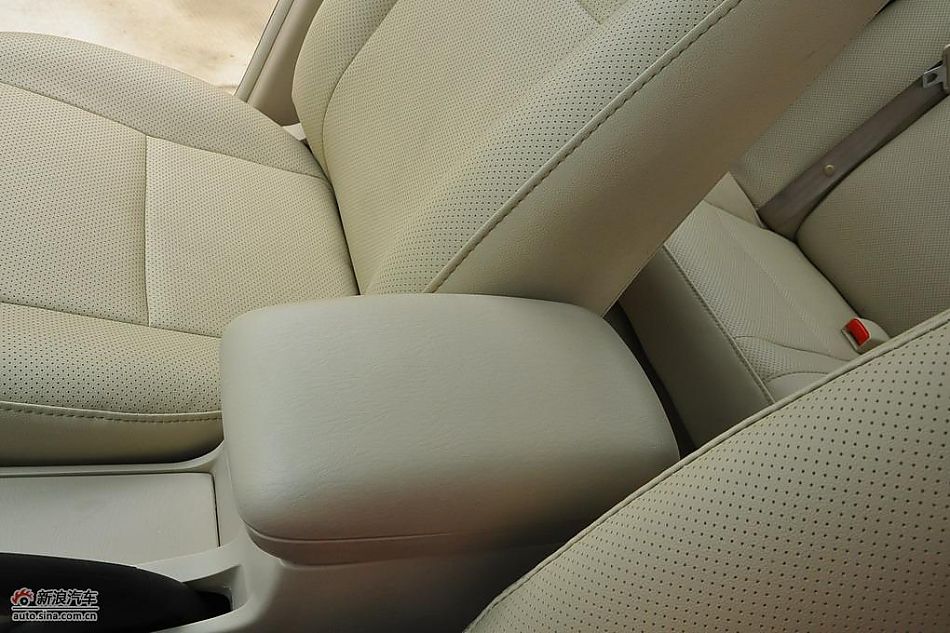 比亚迪F3DM低碳版内饰实拍图