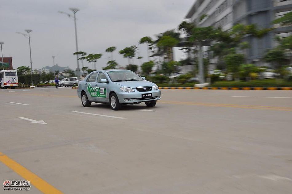 比亚迪F3DM低碳版动态实拍图