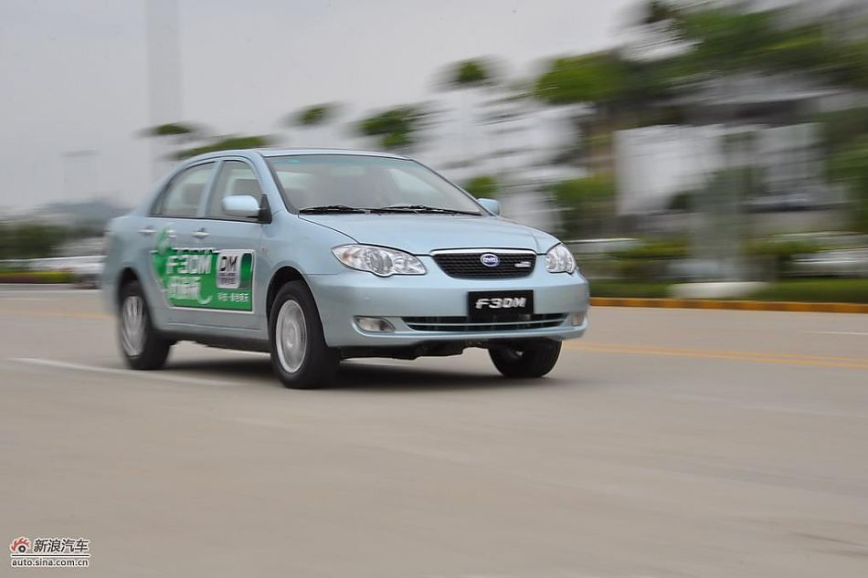 比亚迪F3DM低碳版动态实拍图
