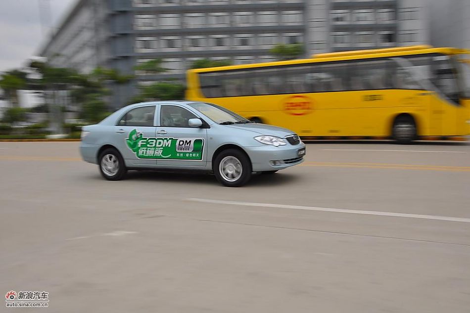 比亚迪F3DM低碳版动态实拍图