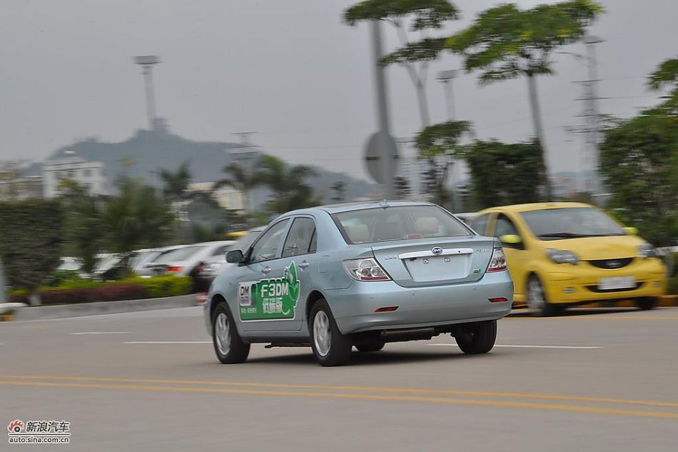 比亚迪F3DM低碳版动态实拍图