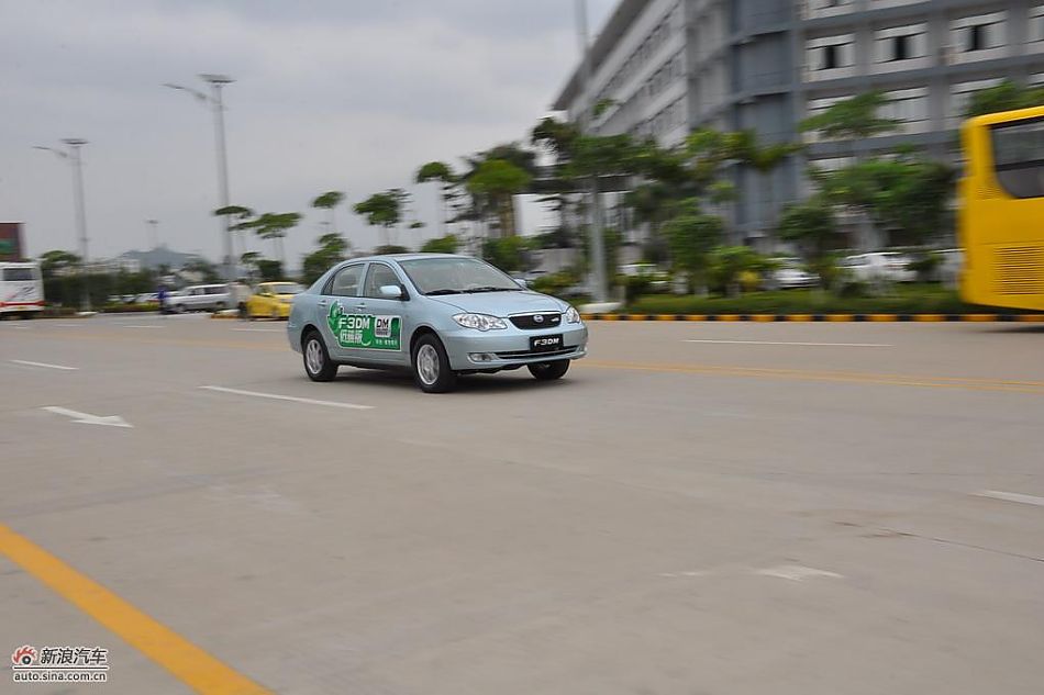 比亚迪F3DM低碳版动态实拍图