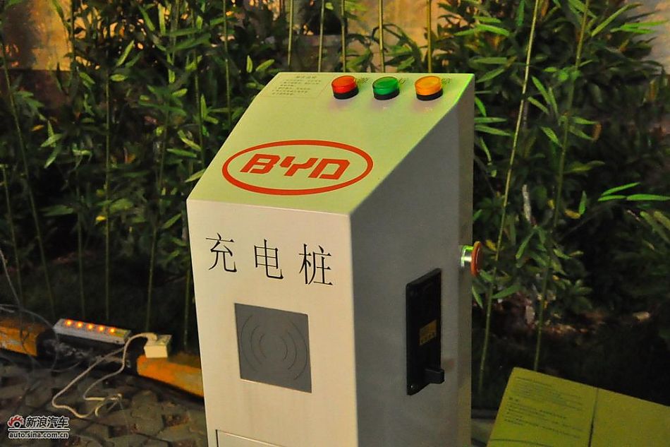 比亚迪F3DM双模电动车上市现场