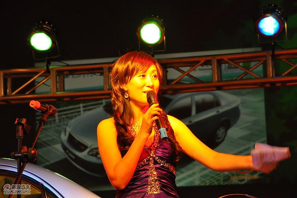 比亚迪F3DM双模电动车上市-主持人