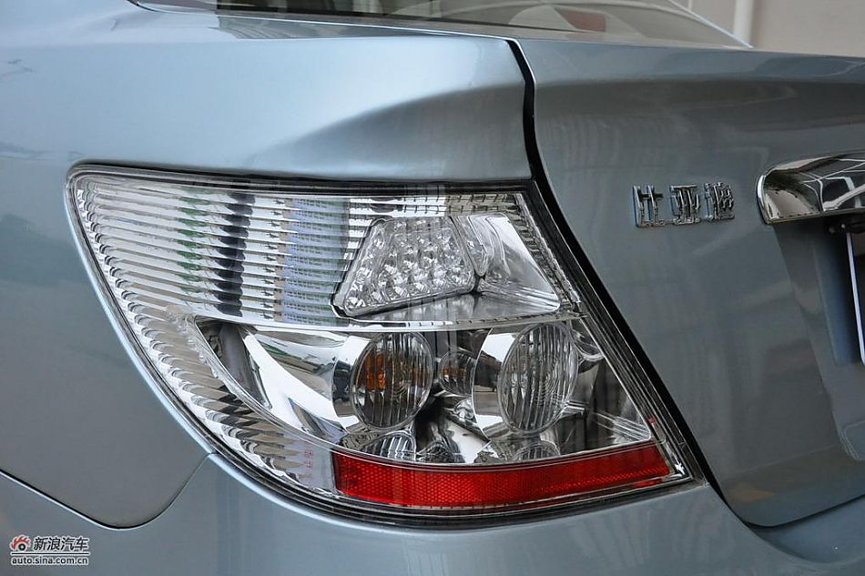 比亚迪F3DM低碳版双模电动车内饰图