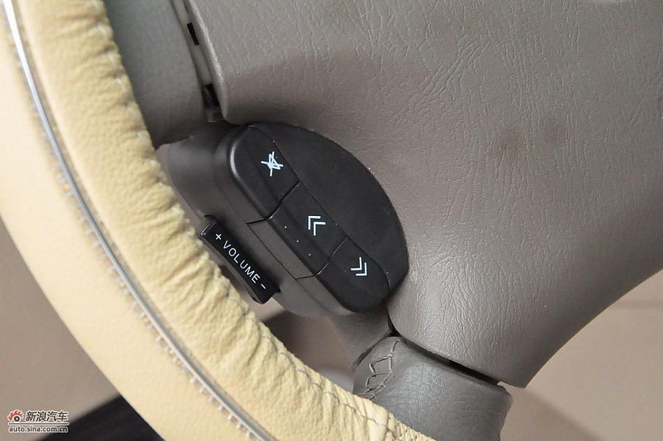 比亚迪F3DM低碳版双模电动车内饰图