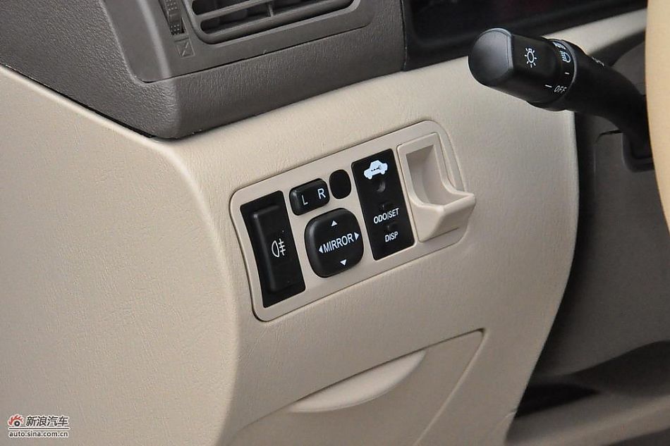 比亚迪F3DM低碳版双模电动车内饰图