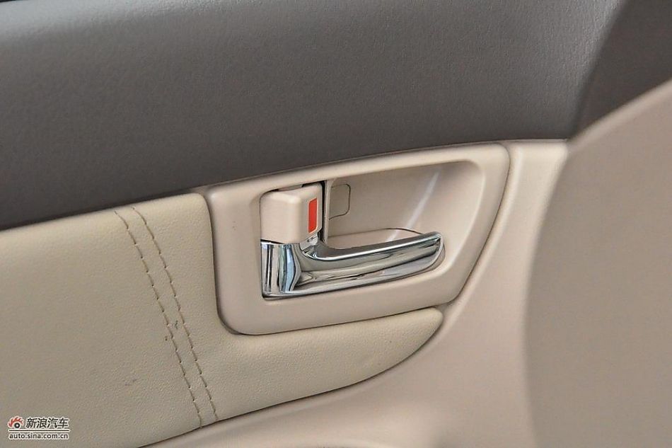 比亚迪F3DM低碳版双模电动车内饰图