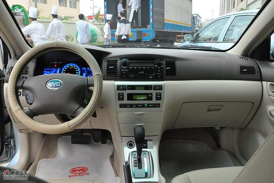 比亚迪F3DM低碳版双模电动车内饰图