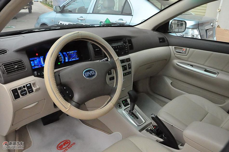 比亚迪F3DM低碳版双模电动车内饰图