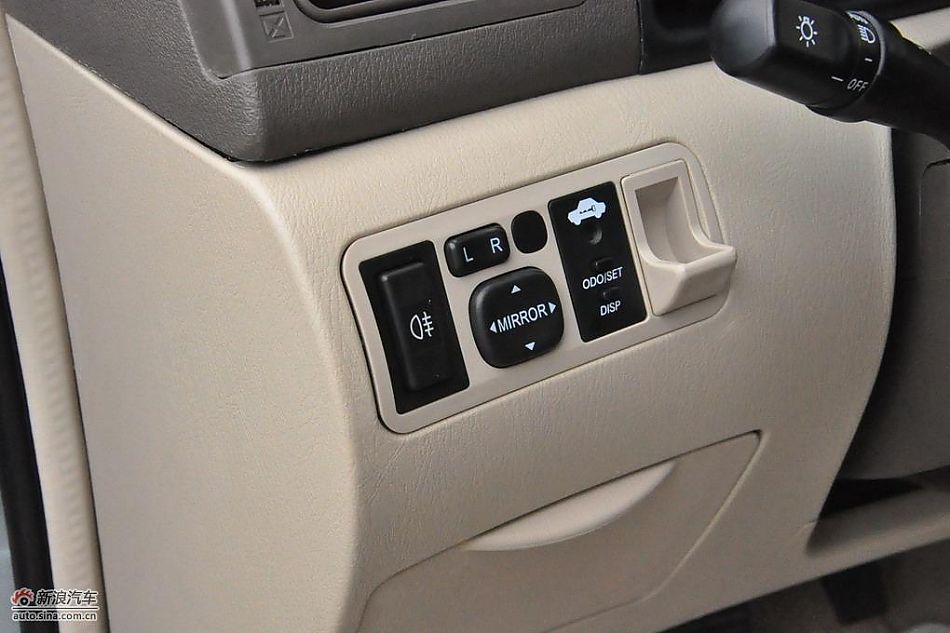 比亚迪F3DM低碳版双模电动车内饰图