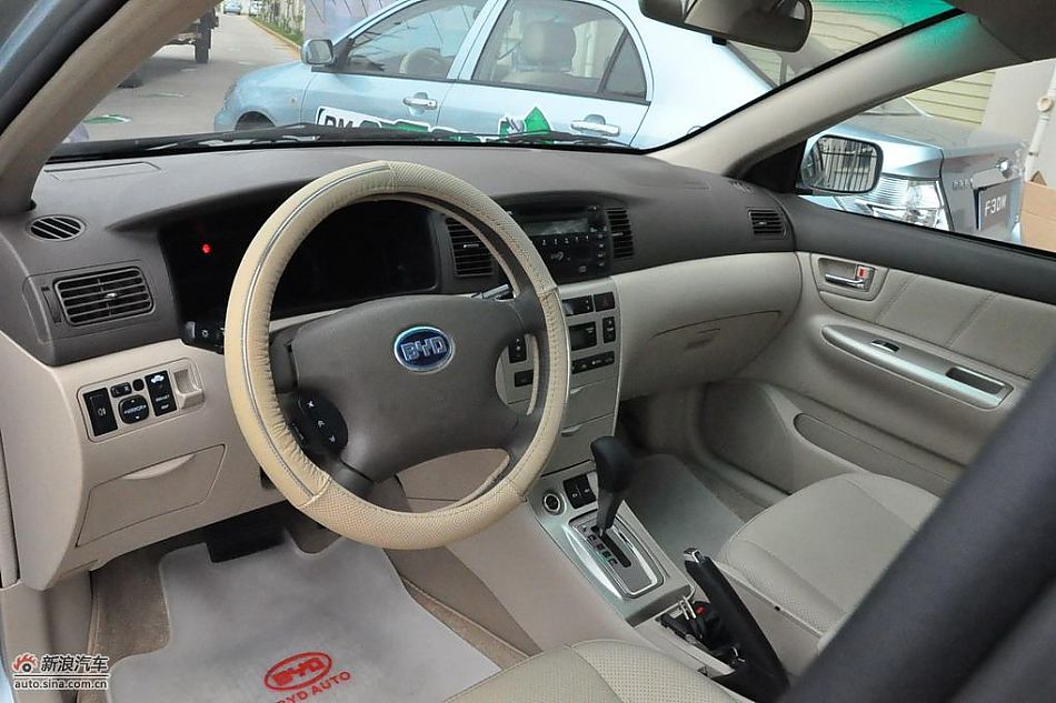 比亚迪F3DM低碳版双模电动车内饰图