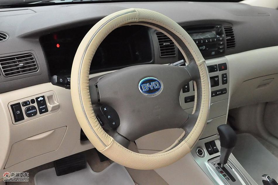 比亚迪F3DM低碳版双模电动车内饰图