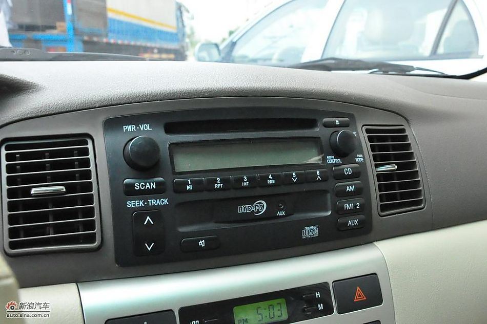 比亚迪F3DM低碳版双模电动车内饰图