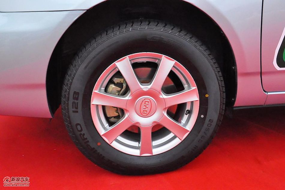 比亚迪F3DM低碳版双模电动车外观图