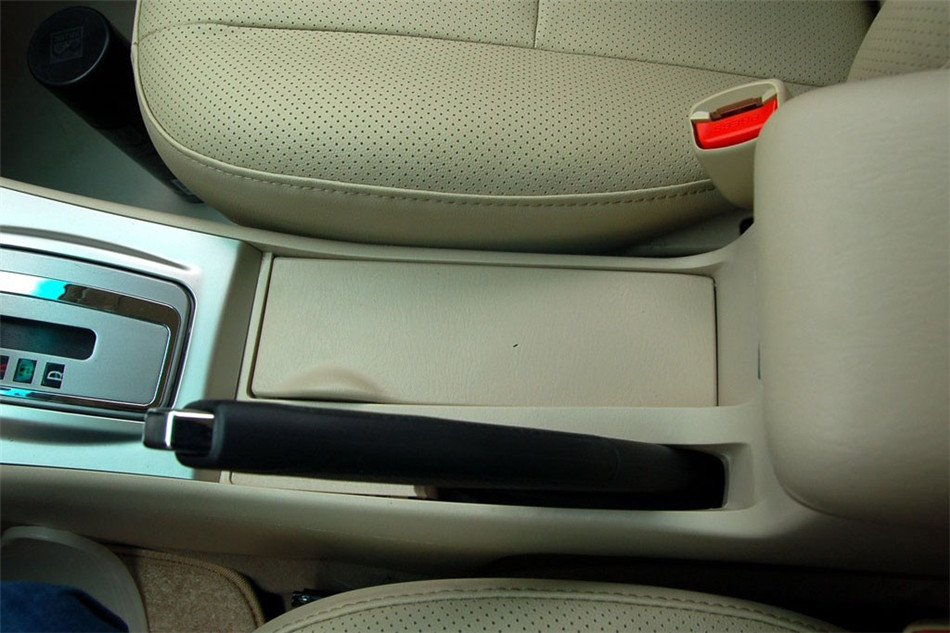 比亚迪F3DM 2010款 低碳版 座椅空间