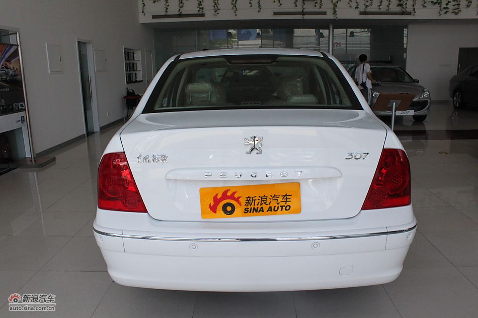 新标致307三厢外观整体
