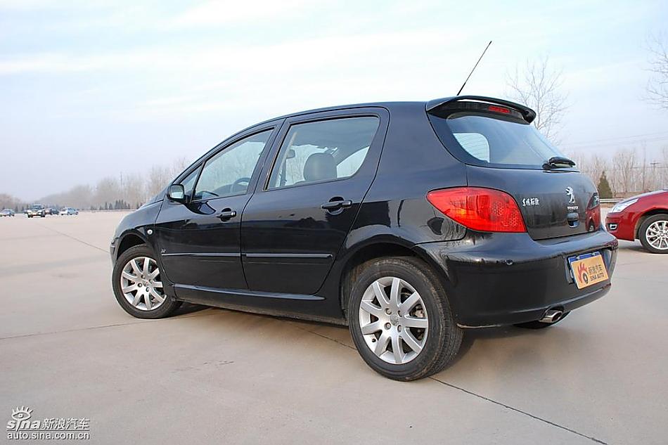 东风标致307两厢外观实拍图
