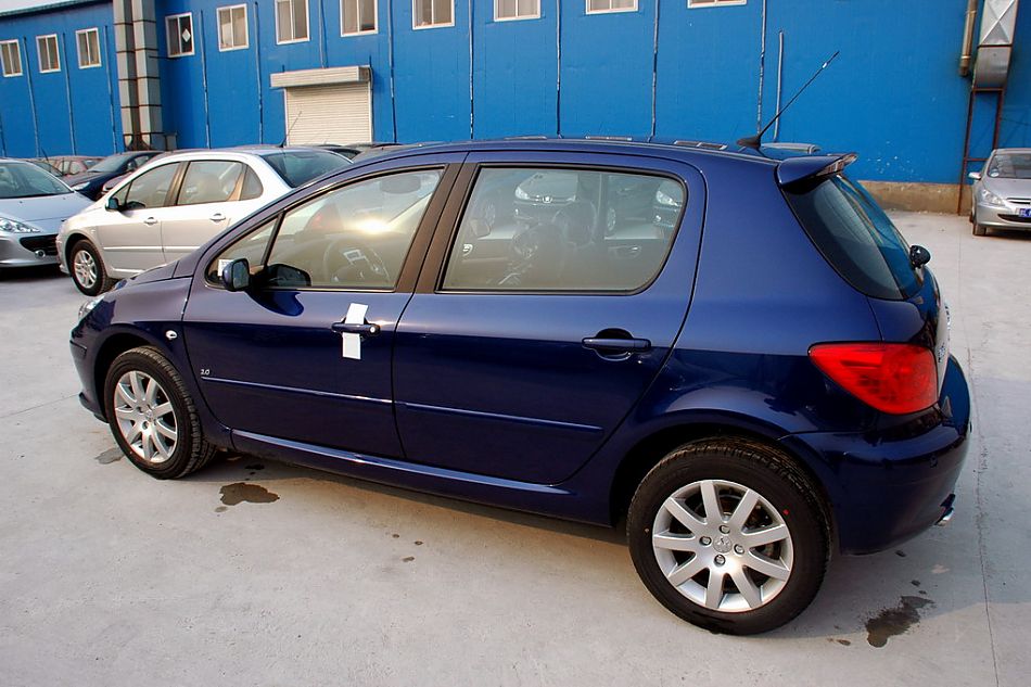 东风标致307两厢