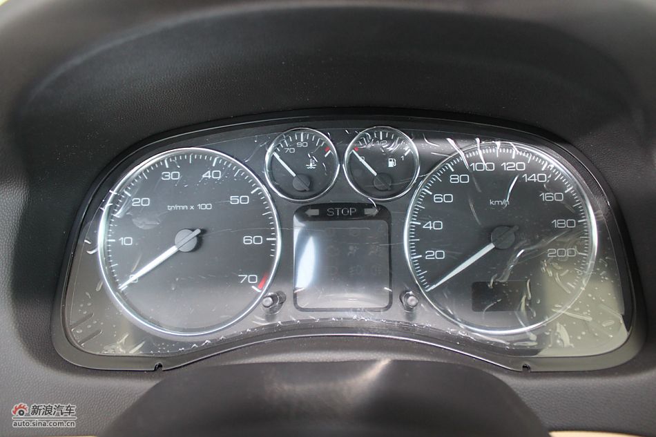 新标致307三厢内饰