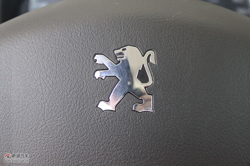 新标致307三厢内饰