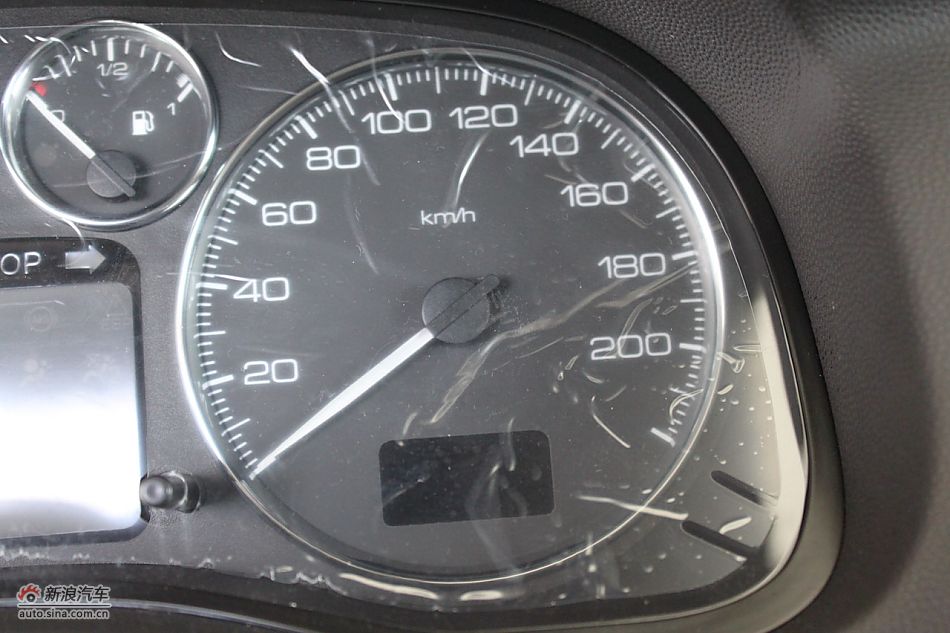 新标致307三厢内饰