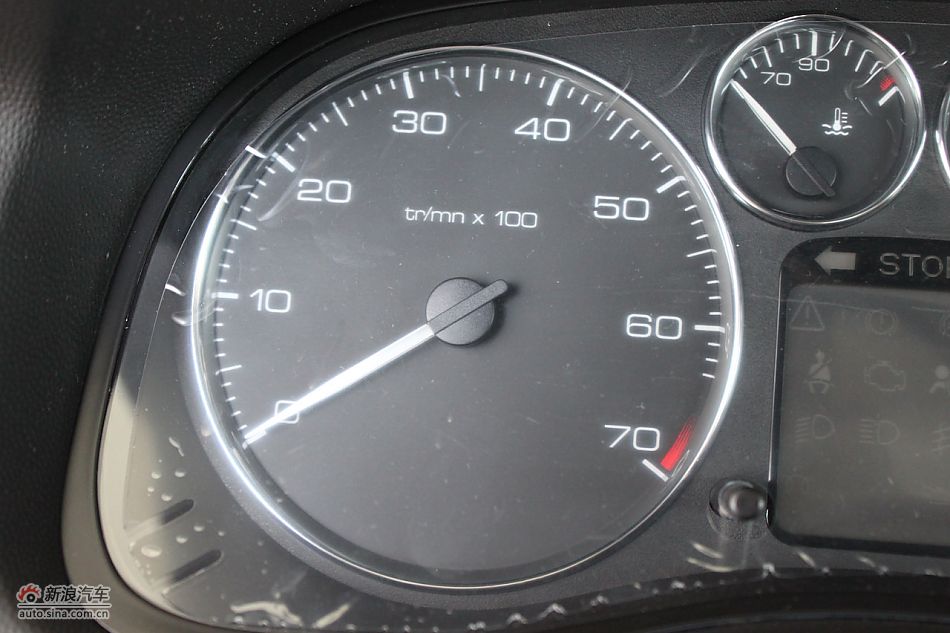 新标致307三厢内饰