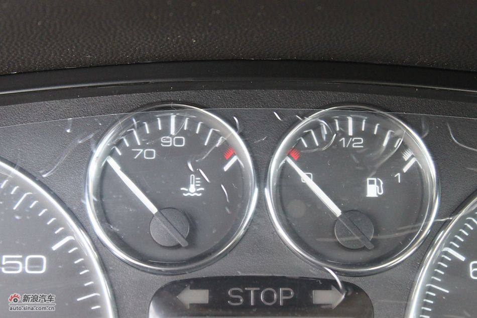 新标致307三厢内饰