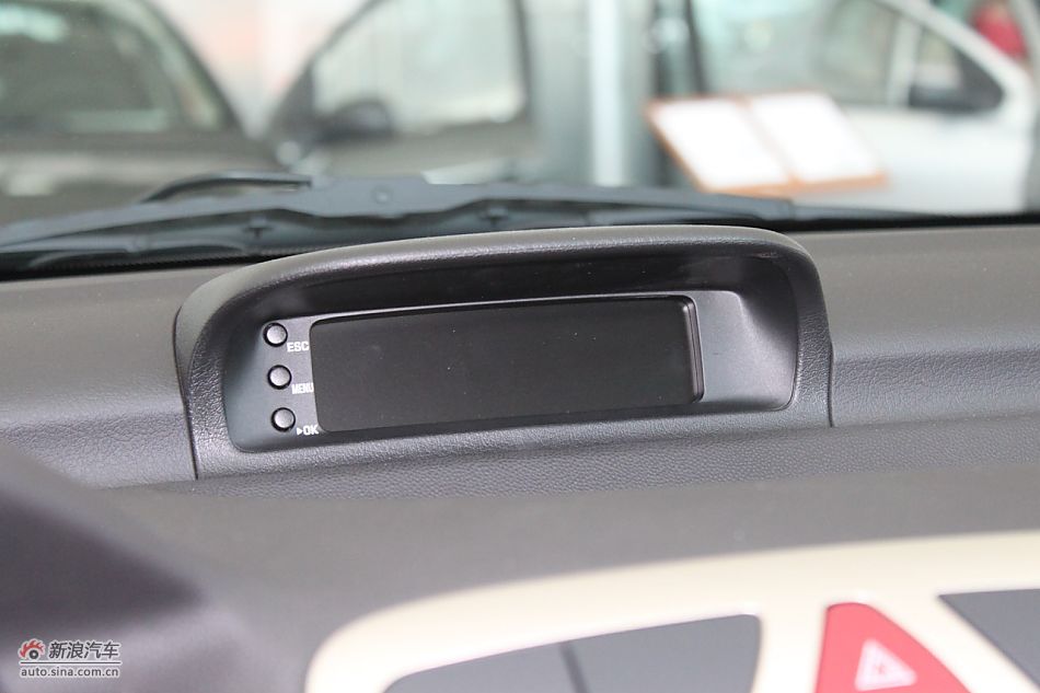 新标致307三厢内饰