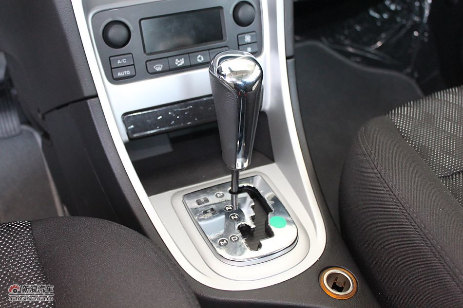 新标致307两厢内饰