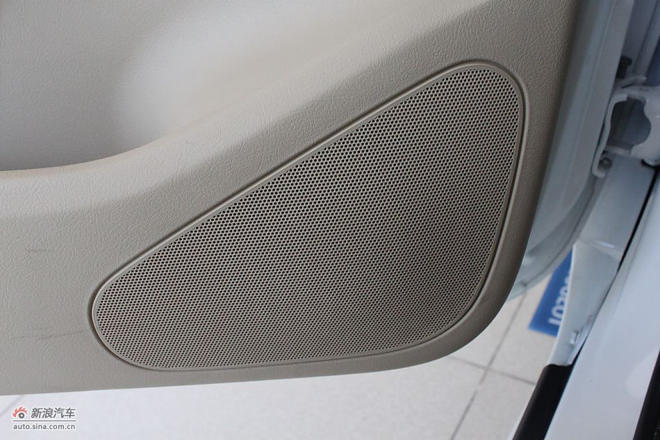 新标致307三厢内饰