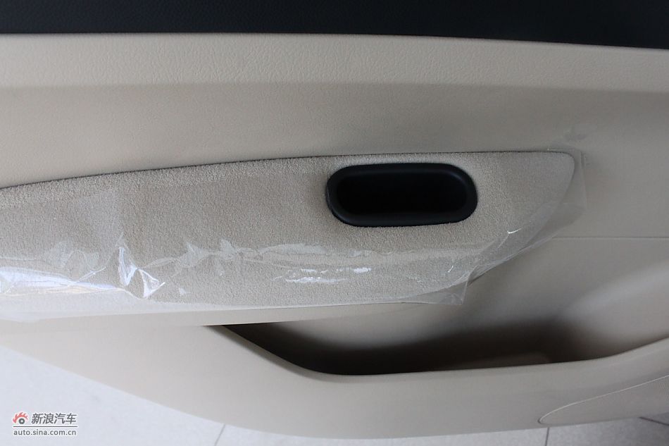 新标致307三厢内饰