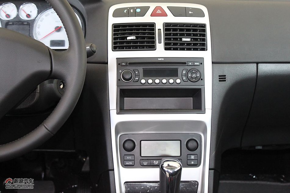 新标致307两厢内饰