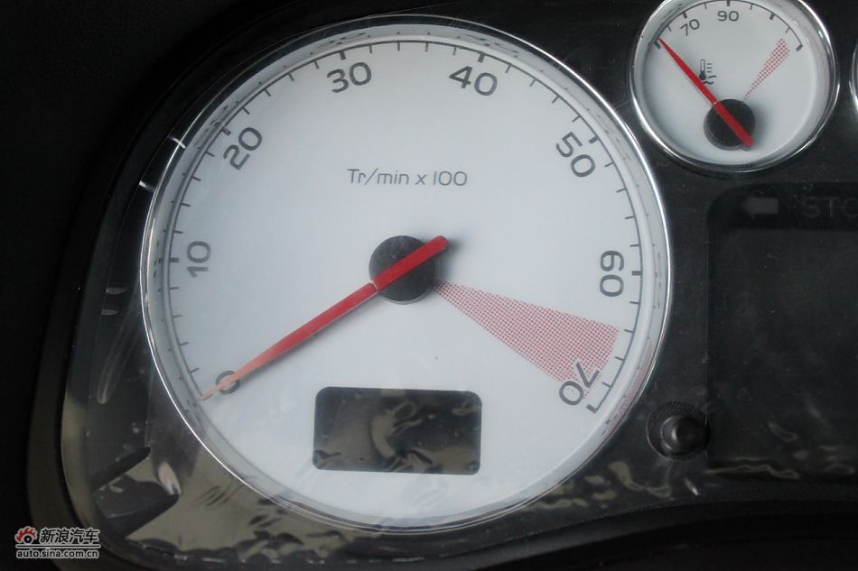 新标致307两厢内饰