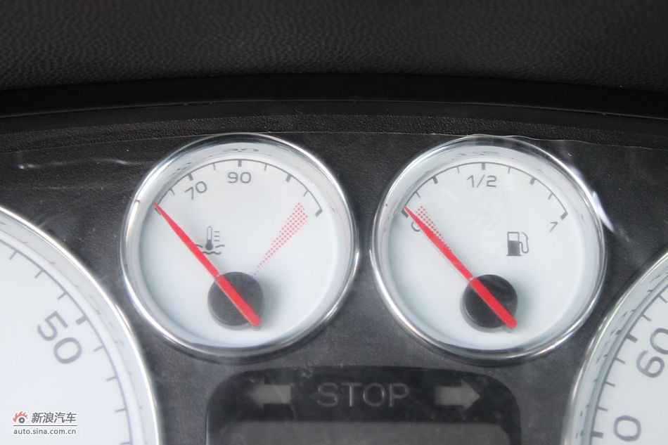 新标致307两厢内饰