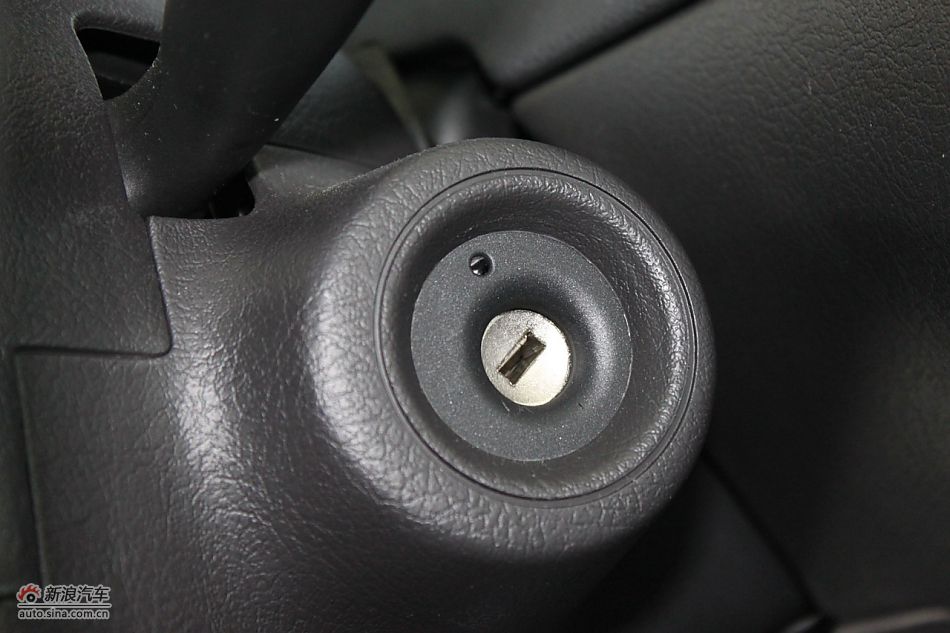 新标致307两厢内饰