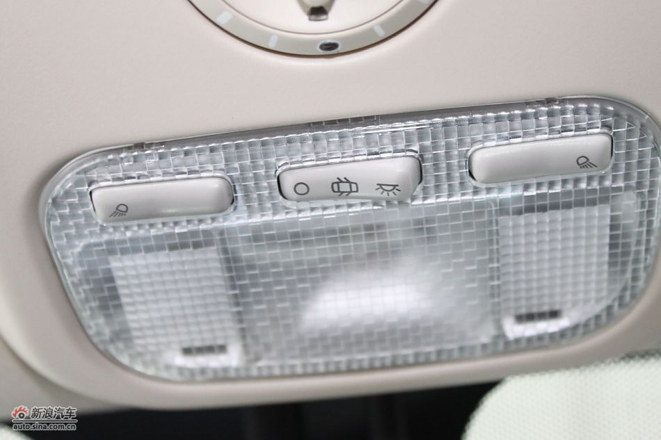 新标致307两厢内饰