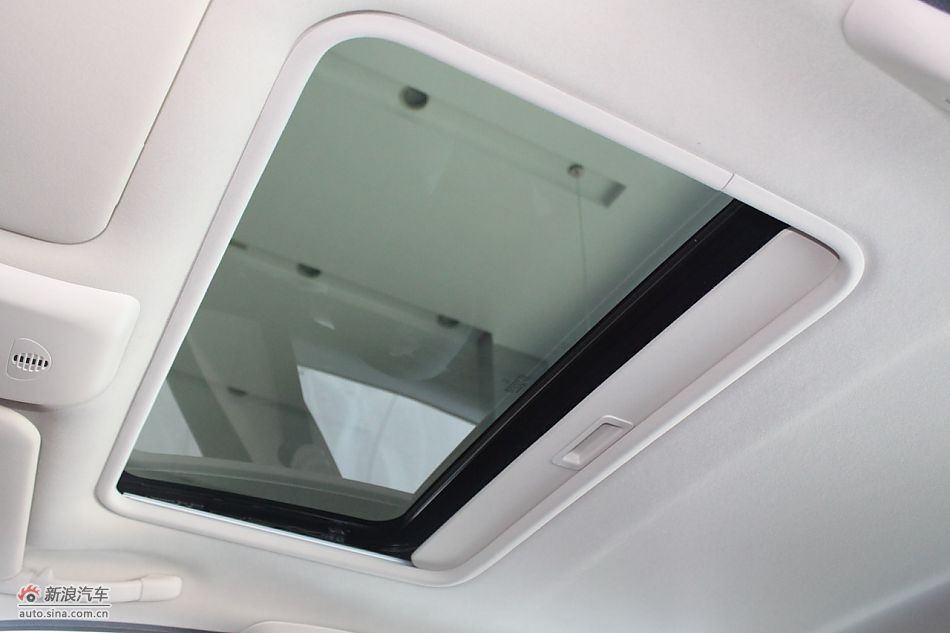 新标致307两厢内饰