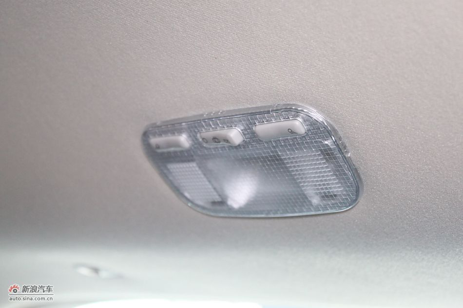 新标致307两厢内饰