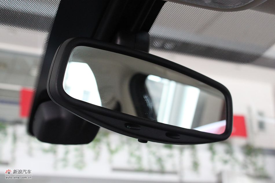 新标致307两厢内饰